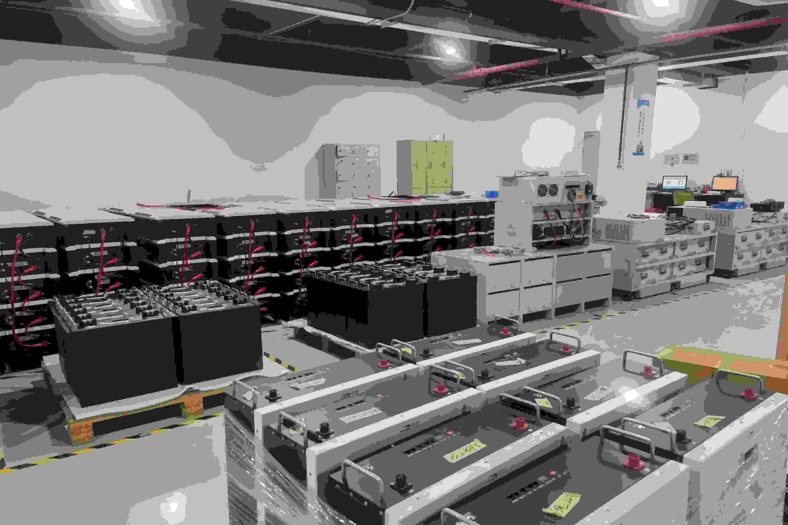 AI + Solar: Smarter Energy Storage for a Brighter Future